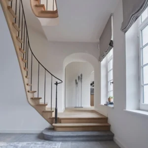 Modern hatlara sahip minimalist metal merdiven korkuluğu, Savfer Metal kalitesi.2